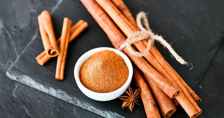 Cinnamon health benefits infographic showing blood sugar control and antioxidant properties