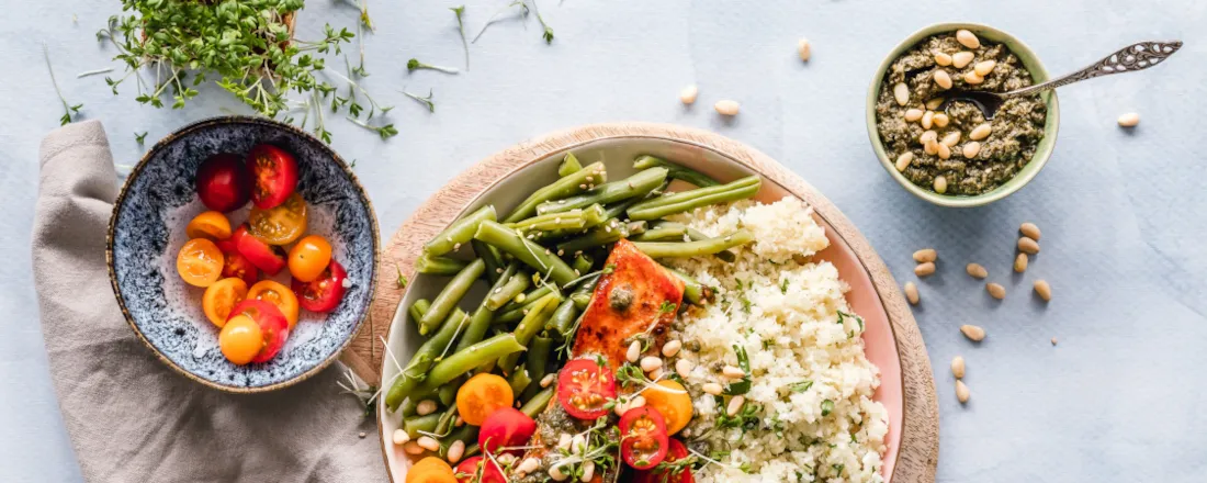 Healthy meal options and beverages for intermittent fasting eating windows including nutrient-dense foods and approved drinks