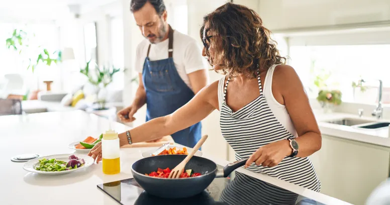 Tips for choosing the right intermittent fasting schedule including starting slow and checking with your doctor