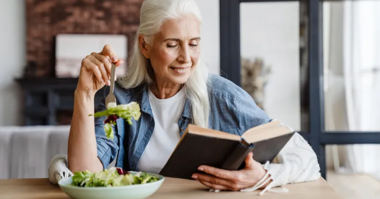 Woman choosing between low-carb and balanced diet options for personalized nutrition and weight management
