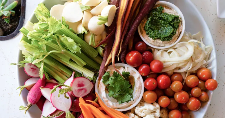 Low-fat diet meal components showing vegetables fruits lean proteins and healthy fats like hummus with veggie platter