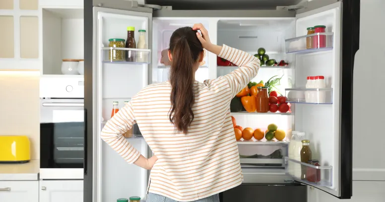 Woman practicing intermittent fasting with healthy meal timing schedule to avoid hunger
